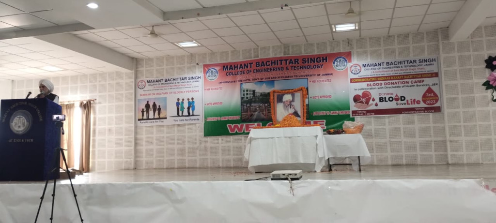 Dr. Jaswant Singh Retd. Director, Animal Husbandry Jammu and Chairman IGNOU Centre Sant Mela Singh College of Education Jammu , addressing the gathering on barsi of Srimaan Mahant Bachitt
